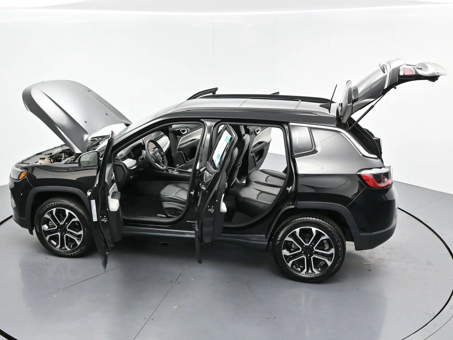 Used 2023 Diamond Black Crystal Pearlcoat Jeep Limited image 43