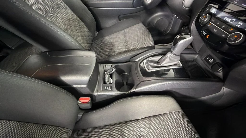 Used 2022 Red Nissan SV AWD Xtronic CVT image 35