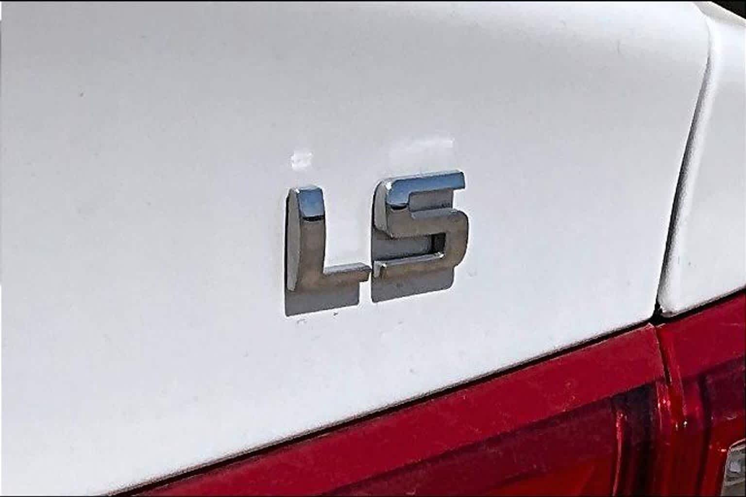Used 2016 Summit White Chevrolet LS image 10