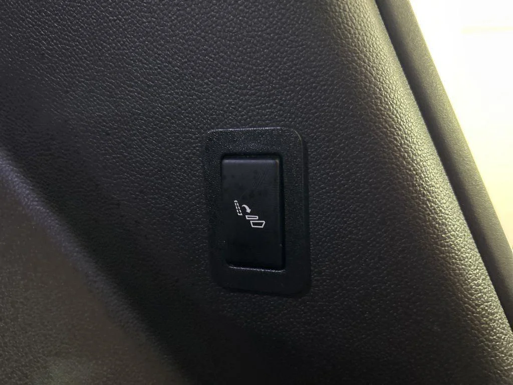 Used 2021 Onyx Black GMC Denali image 11