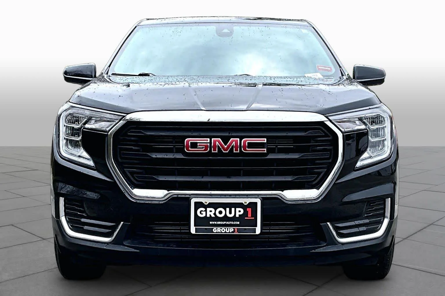 Certified Used 2024 Ebony Twilight Metallic GMC SLE image 4