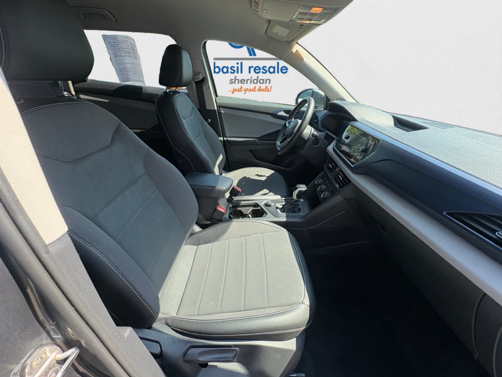 Used 2022 Platinum Gray Metallic Volkswagen SE image 21