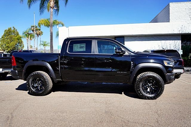 New 2026 Diamond Black Crystal Pearl-Coat Exterior Paint RAM RHO image 7