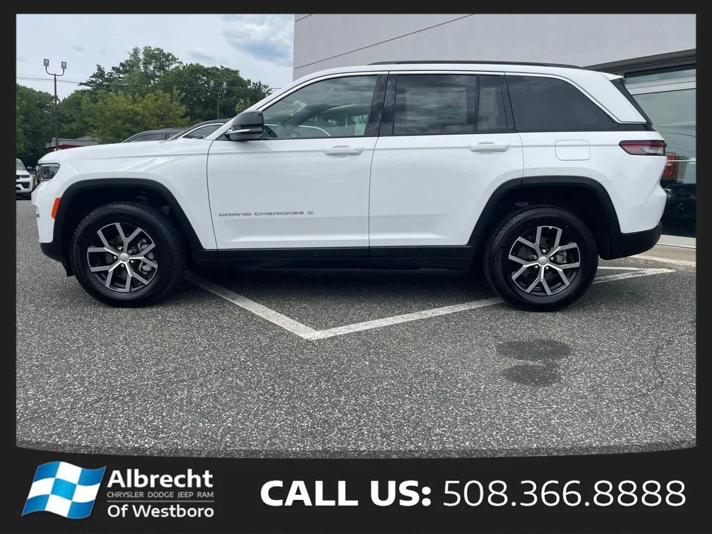 New 2025 Bright White Clear-Coat Exterior Paint Jeep Limited image 2