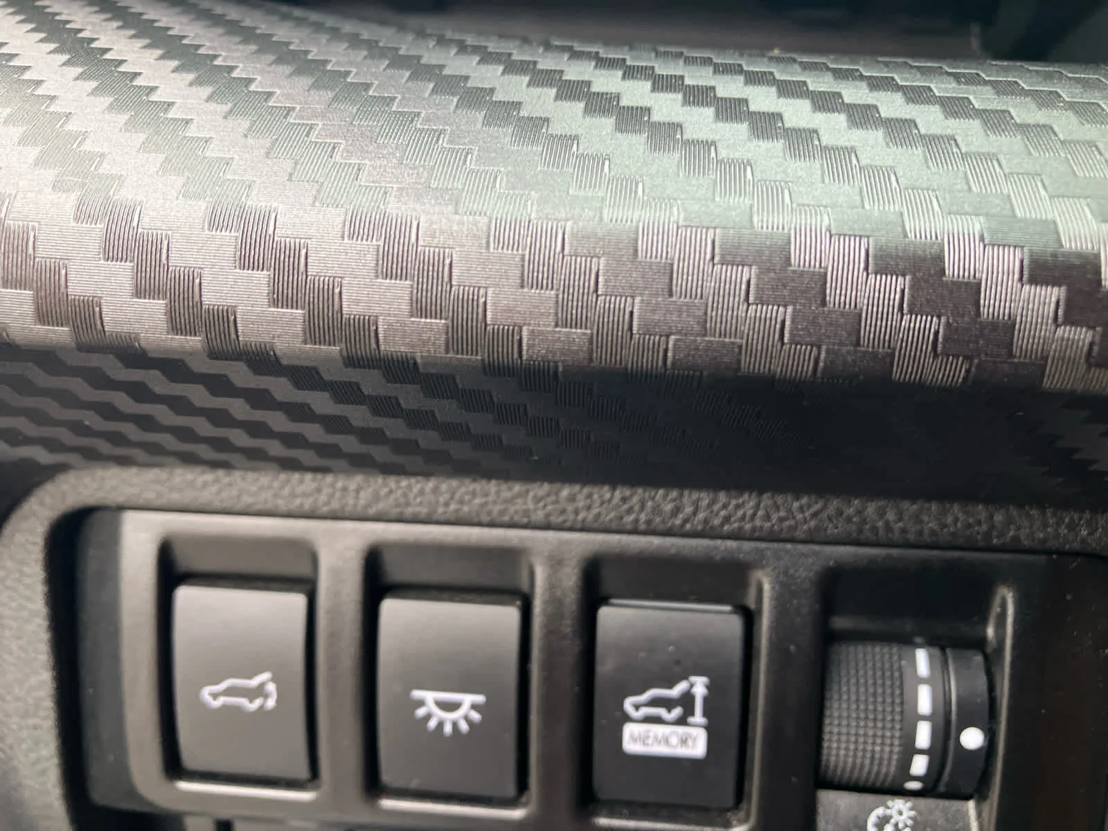 Used 2022 Ice Silver Metallic Subaru Onyx Edition image 13