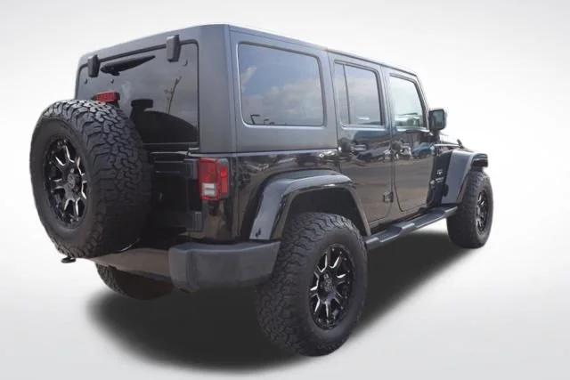 Used 2017 Black Jeep Unlimited Sahara image 10