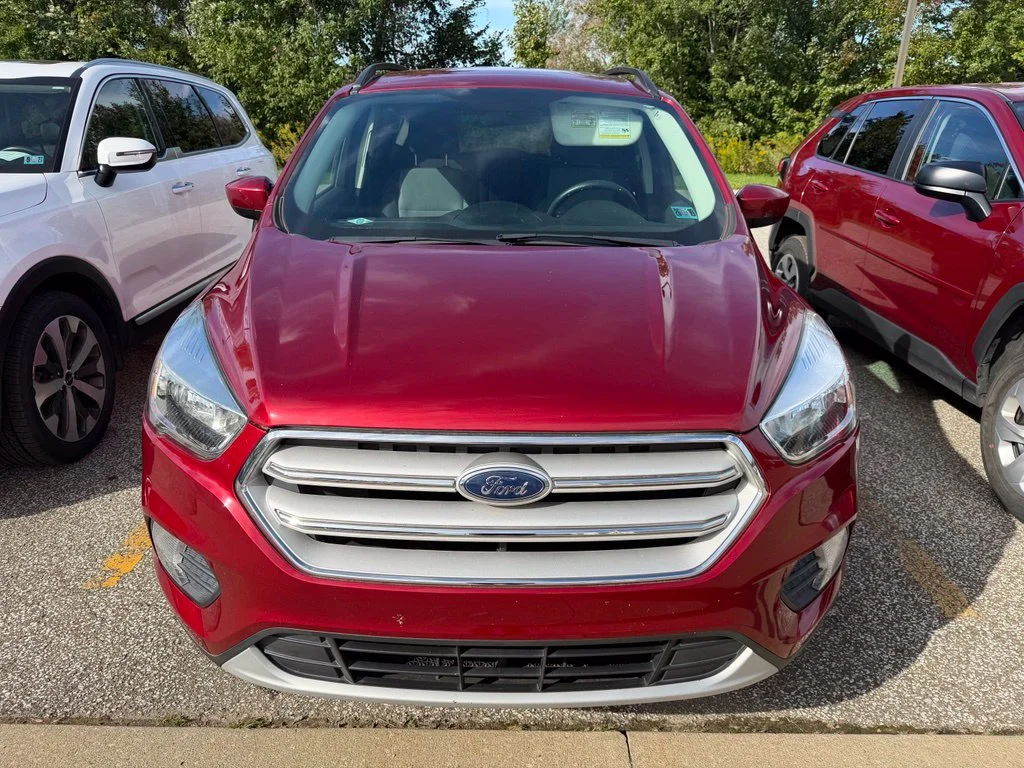 Used 2018 Red Ford SE image 2