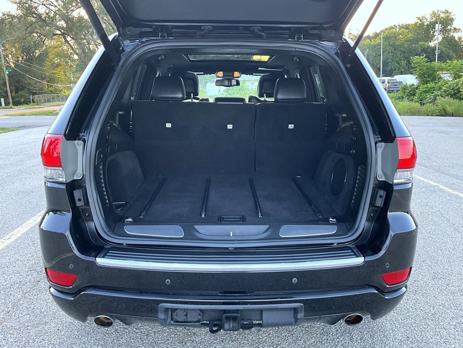 Used 2014 Brilliant Black Crystal Pearlcoat Jeep Overland image 9