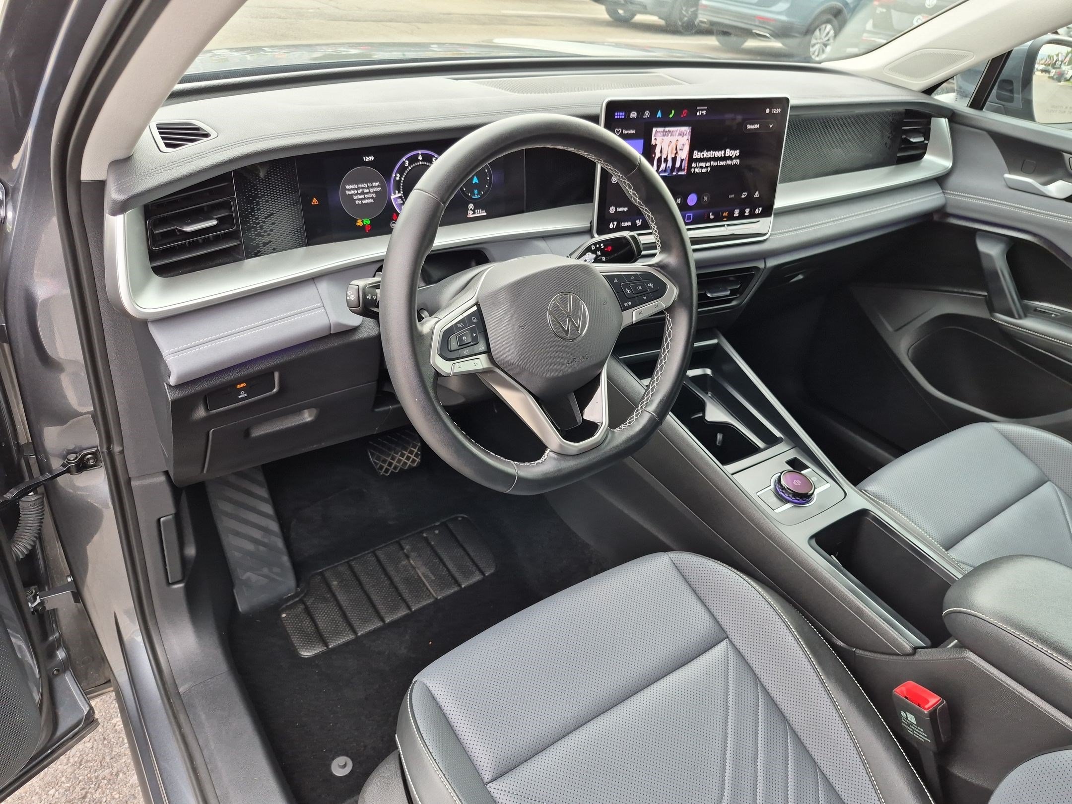 Used 2025 Platinum Gray Metallic Volkswagen SE image 15