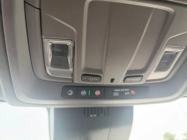 Used 2022 White Chevrolet RST image 19