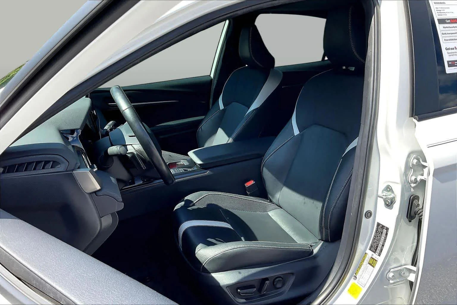Used 2025 Ice Cap Toyota SE image 8