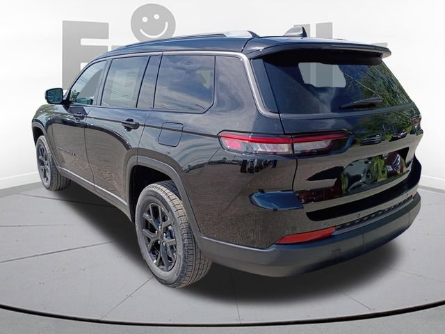 New 2026 Diamond Black Crystal Pearl-Coat Exterior Paint Jeep Altitude image 7