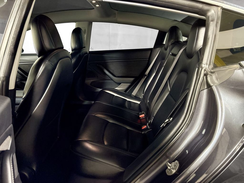 Used 2018  Tesla Performance image 21