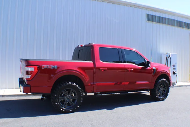 Used 2022  Ford LARIAT image 2