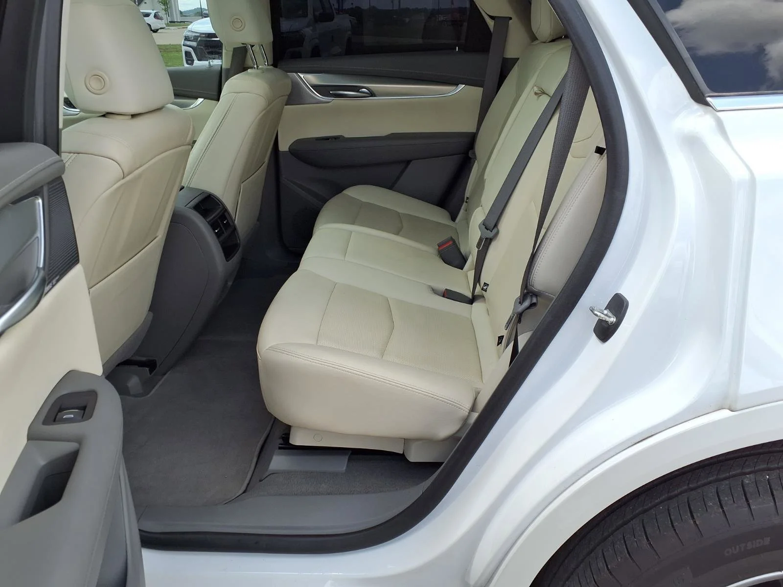 Used 2023 Crystal White Tricoat Cadillac FWD Premium Luxury image 16