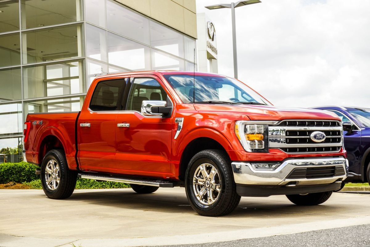 Used 2023 Red Ford Lariat image 4