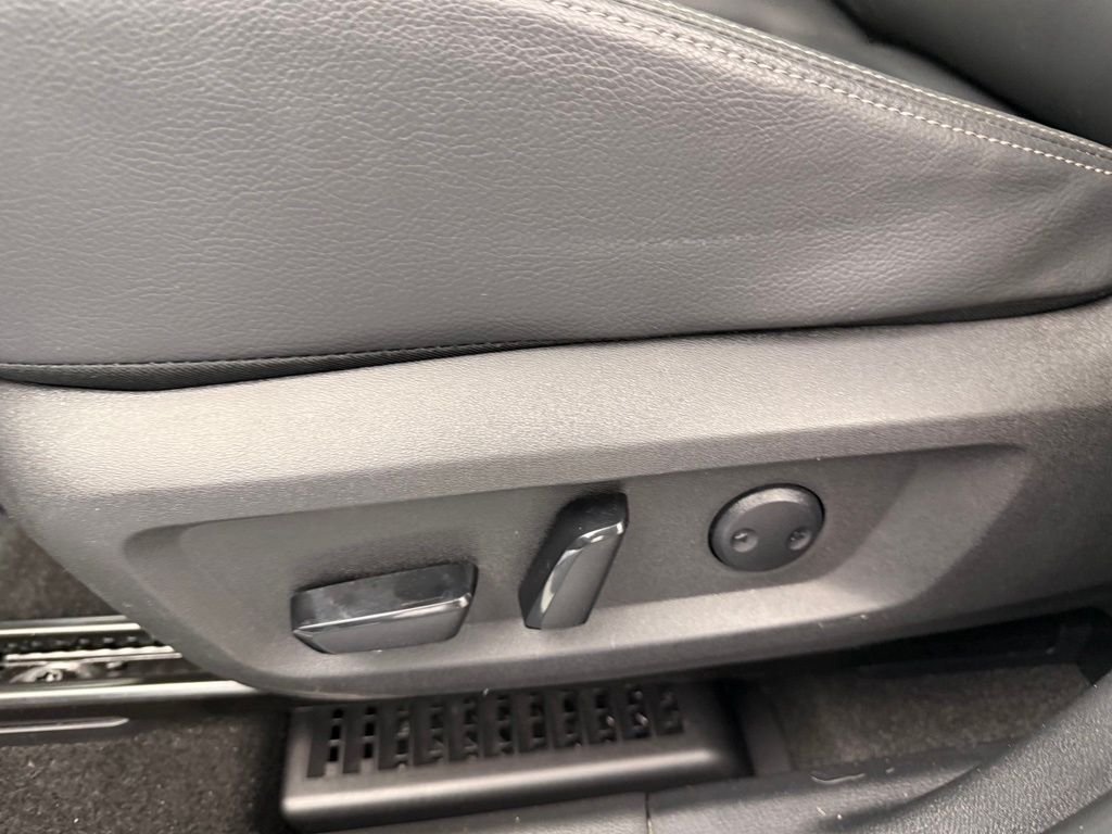 Used 2023 White Nissan SL image 58