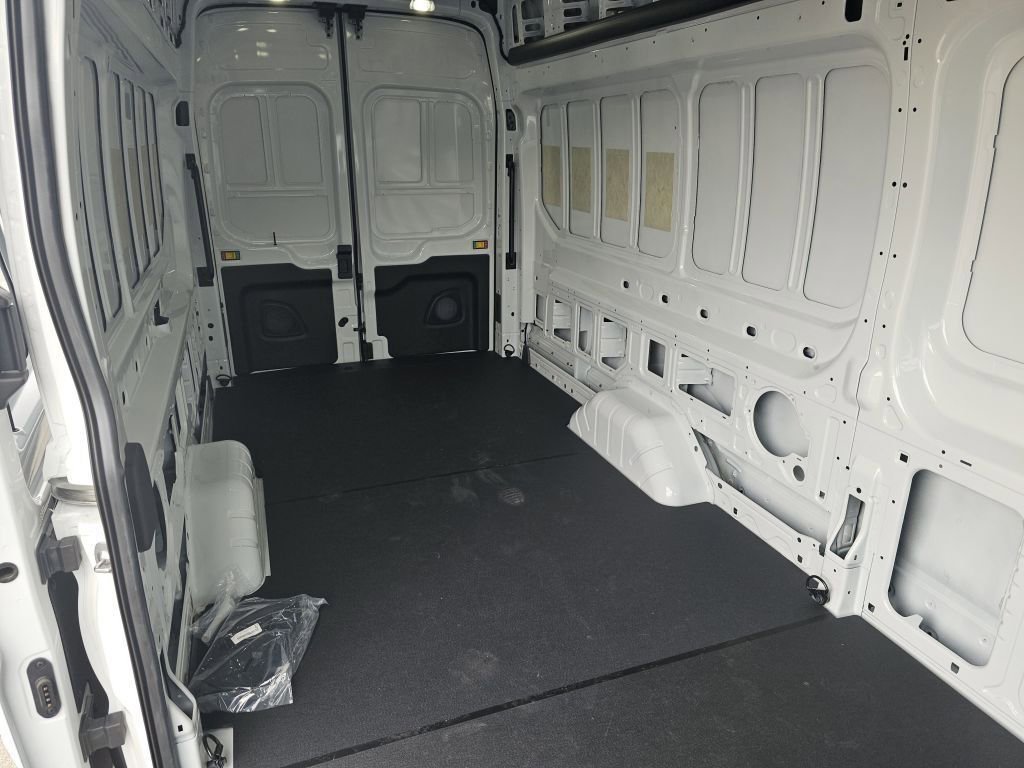 New 2026 Oxford White Ford Base image 28