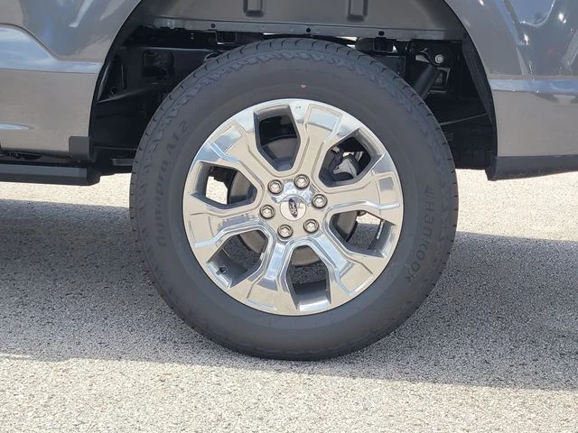 New 2026 Gray Metallic Ford Platinum image 8