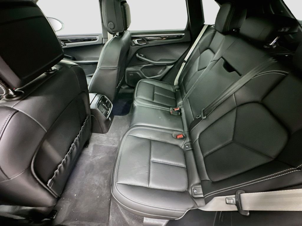 Used 2025  Porsche  image 25