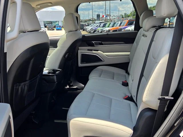 Used 2020 Black Kia EX image 6