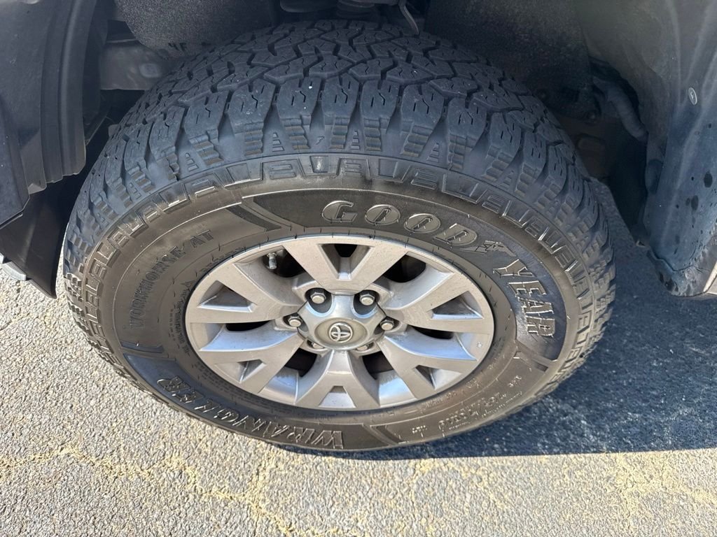 Used 2016 Gray Toyota SR5 image 7