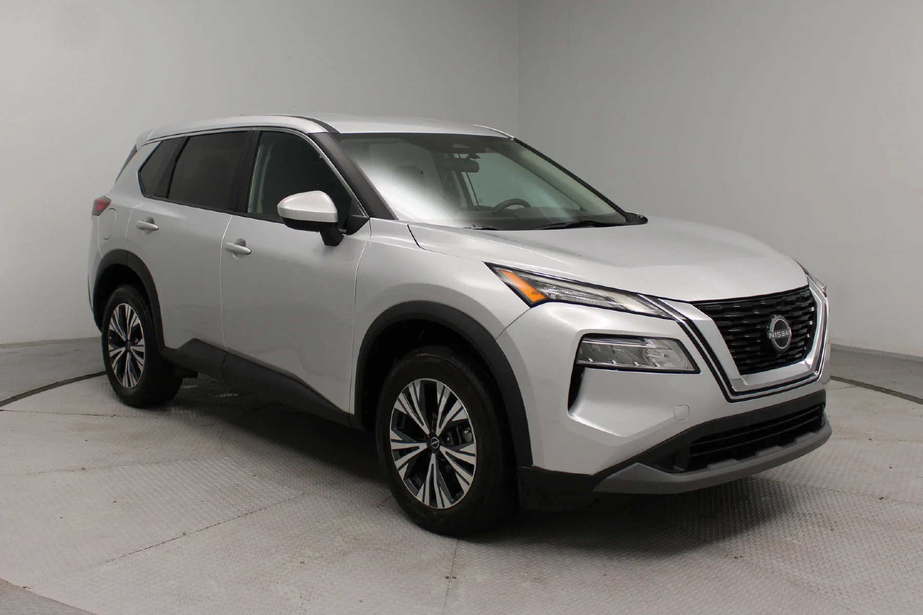 Used 2023 Brilliant Silver Metallic Nissan AWD SV image 27