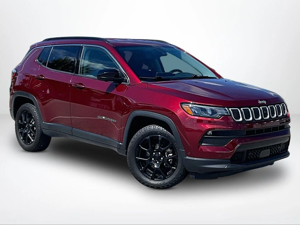 Used 2022 Red Jeep Latitude Lux image 13