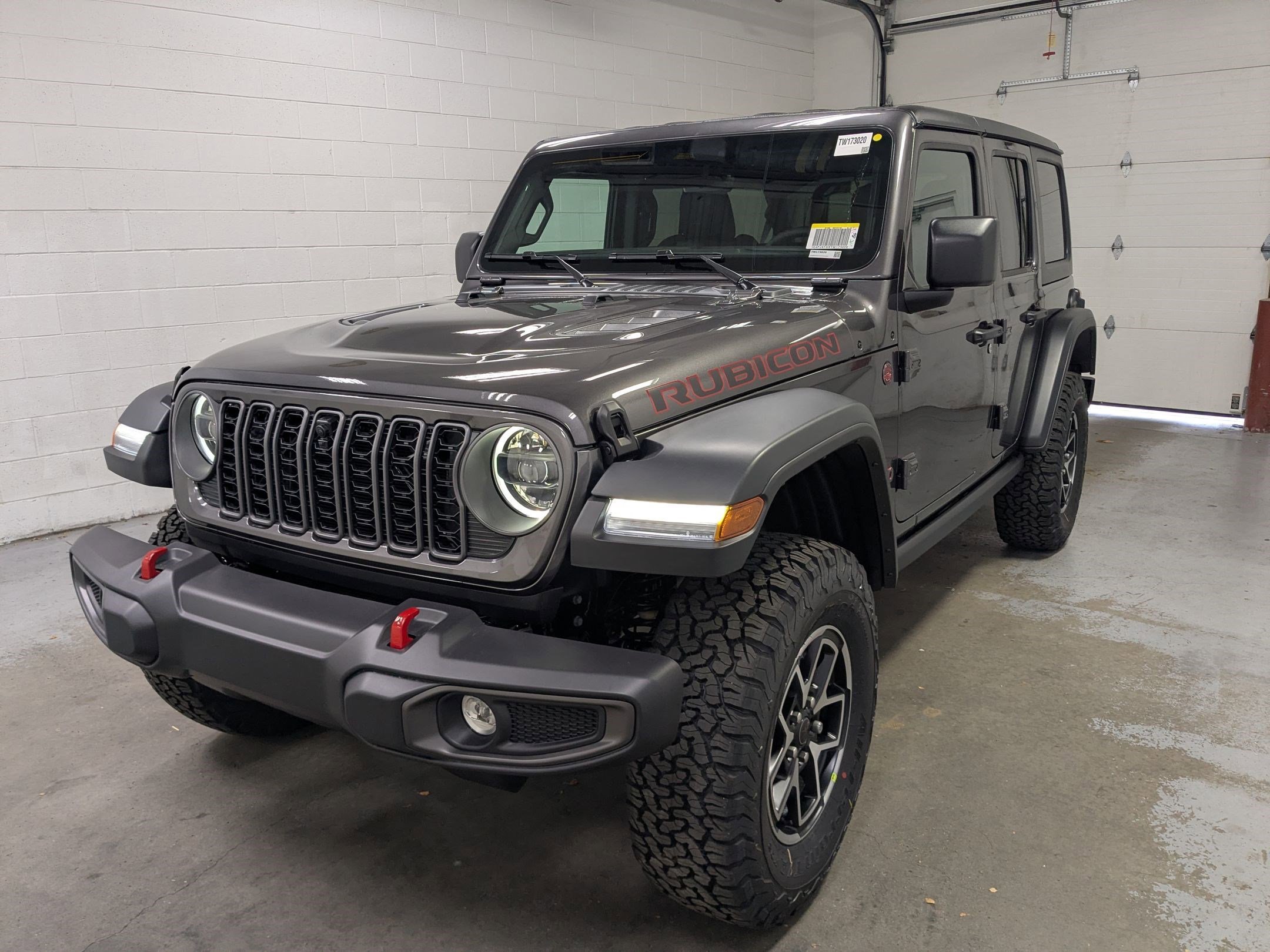 New 2026 Granite Crystal Metallic Clear-Coat Exterior Paint Jeep Rubicon image 9