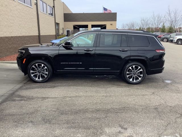Used 2023 Diamond Black Jeep Overland image 7