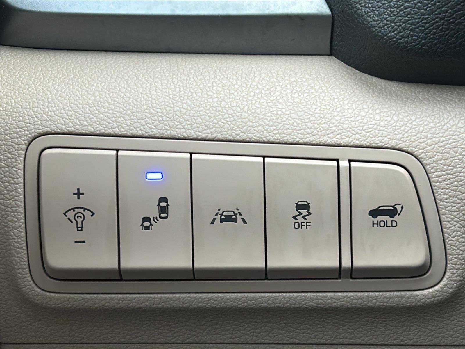 Used 2016 Ruby Wine Hyundai Limited image 18