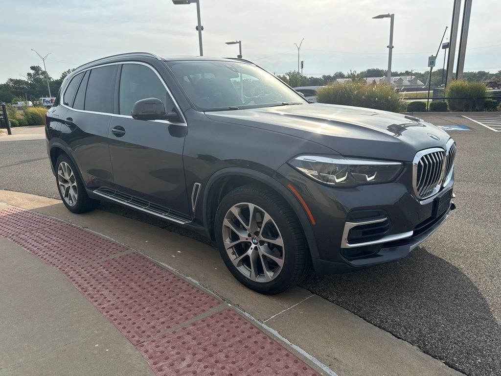 Used 2022 Gray BMW sDrive40i image 3