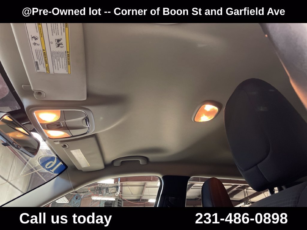 Used 2016  Jeep LATITUDE image 13