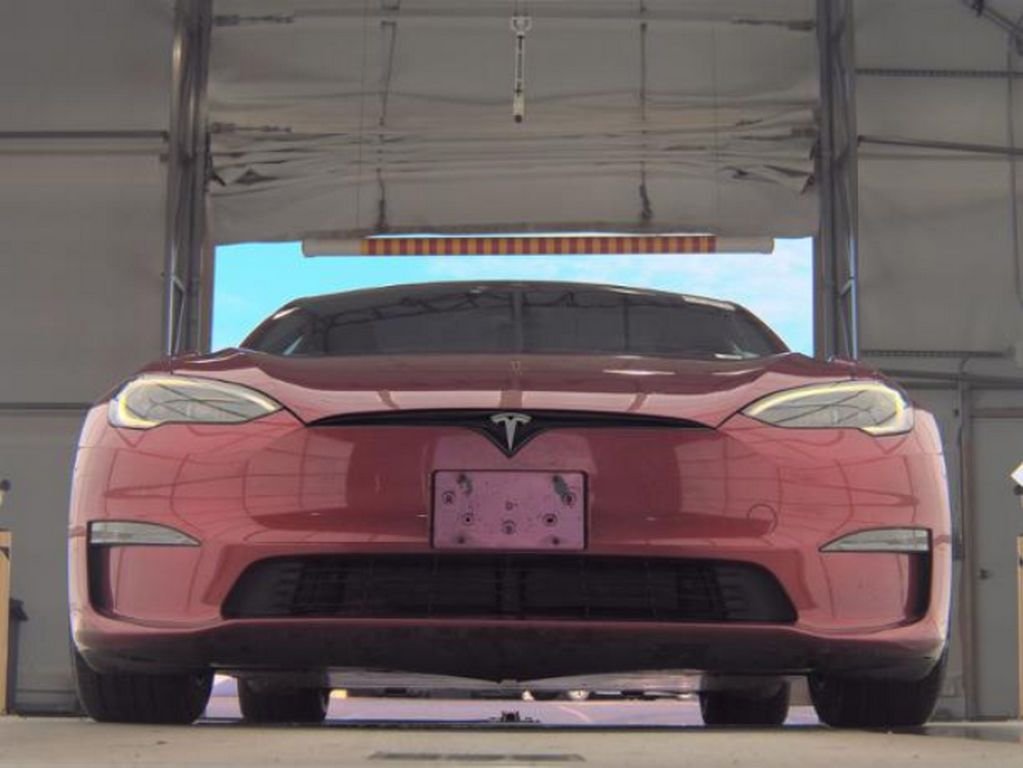 Used 2023 Red Tesla Standard Range image 4