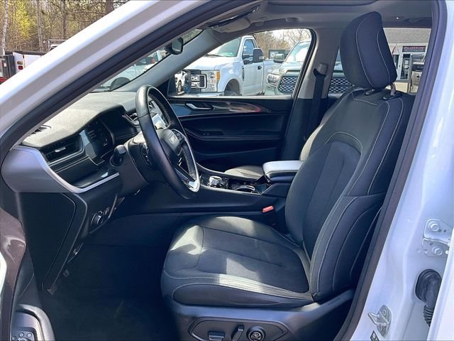 Used 2022 White Jeep Laredo image 21