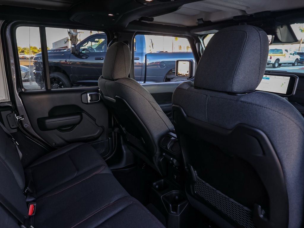 New 2026 Granite Crystal Metallic Clear-Coat Exterior Paint Jeep Rubicon image 16