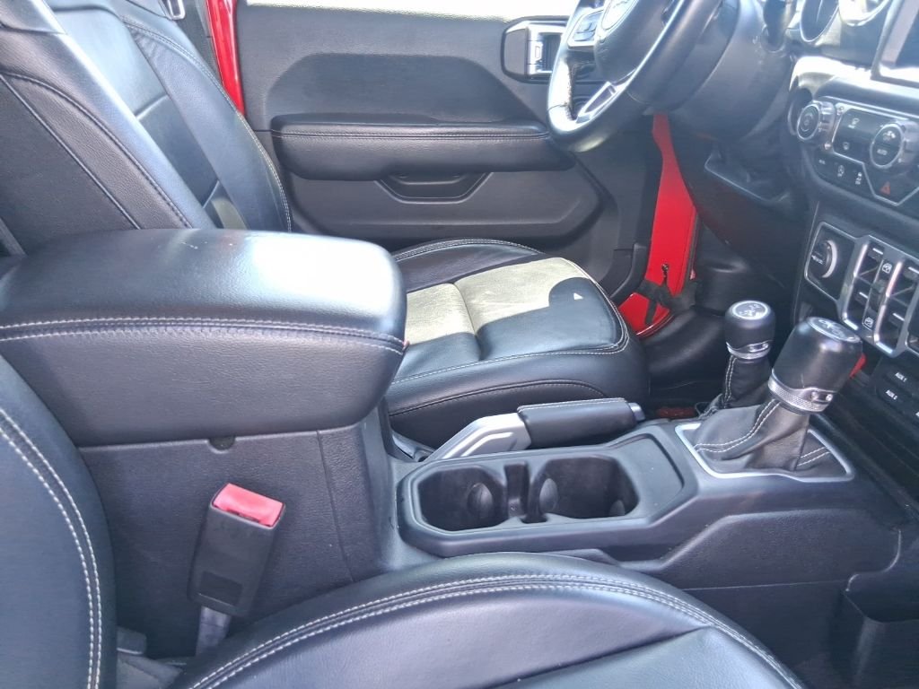 Used 2018 Red Jeep Unlimited Sahara image 15
