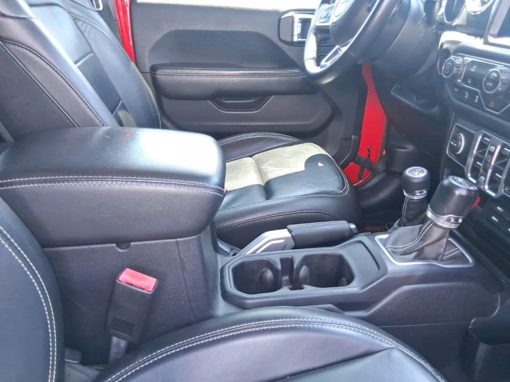 Used 2018 Red Jeep Unlimited Sahara image 15