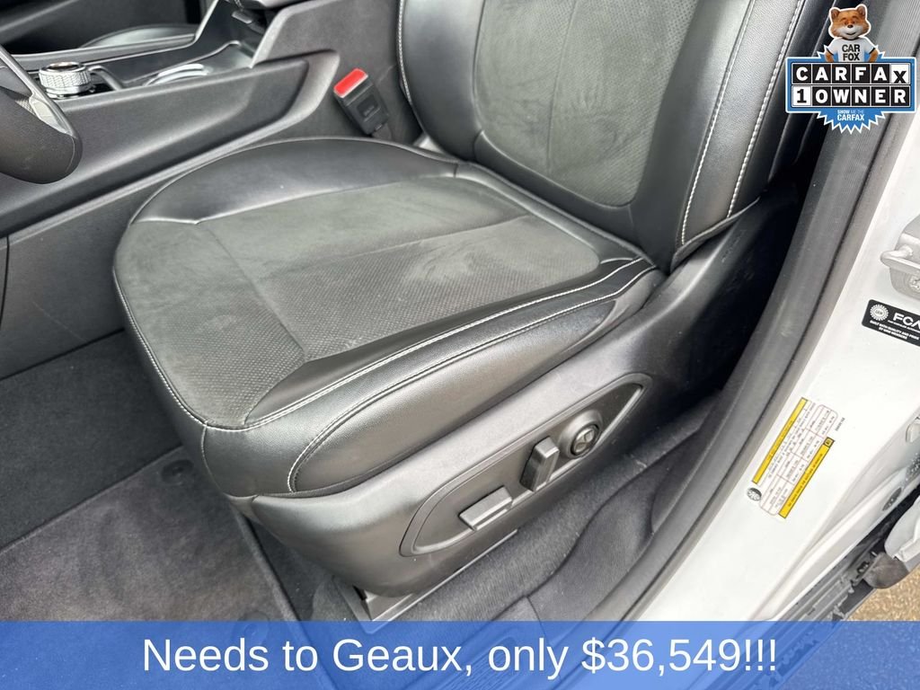 Used 2025 White Jeep Altitude image 38