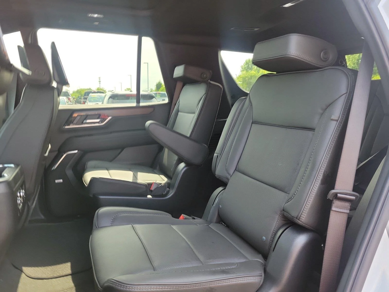 2026 GMC Yukon Denali - Photo 12
