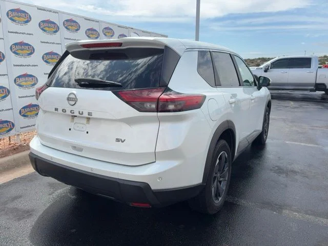 Used 2024 Everest White Pearl Nissan SV image 3