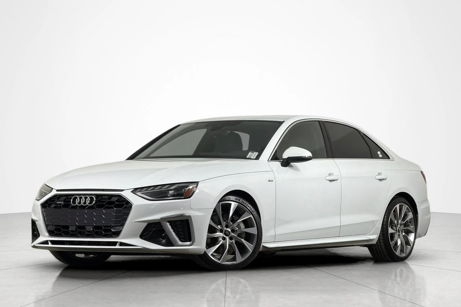2020 Audi A4 45 quattro S tronic Premium Plus's photo