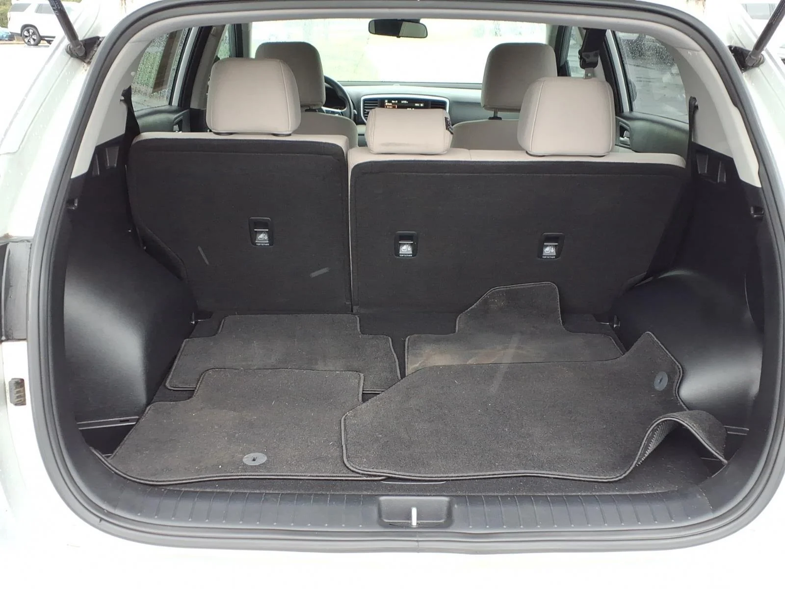 Used 2021 Snow White Pearl Kia LX image 30