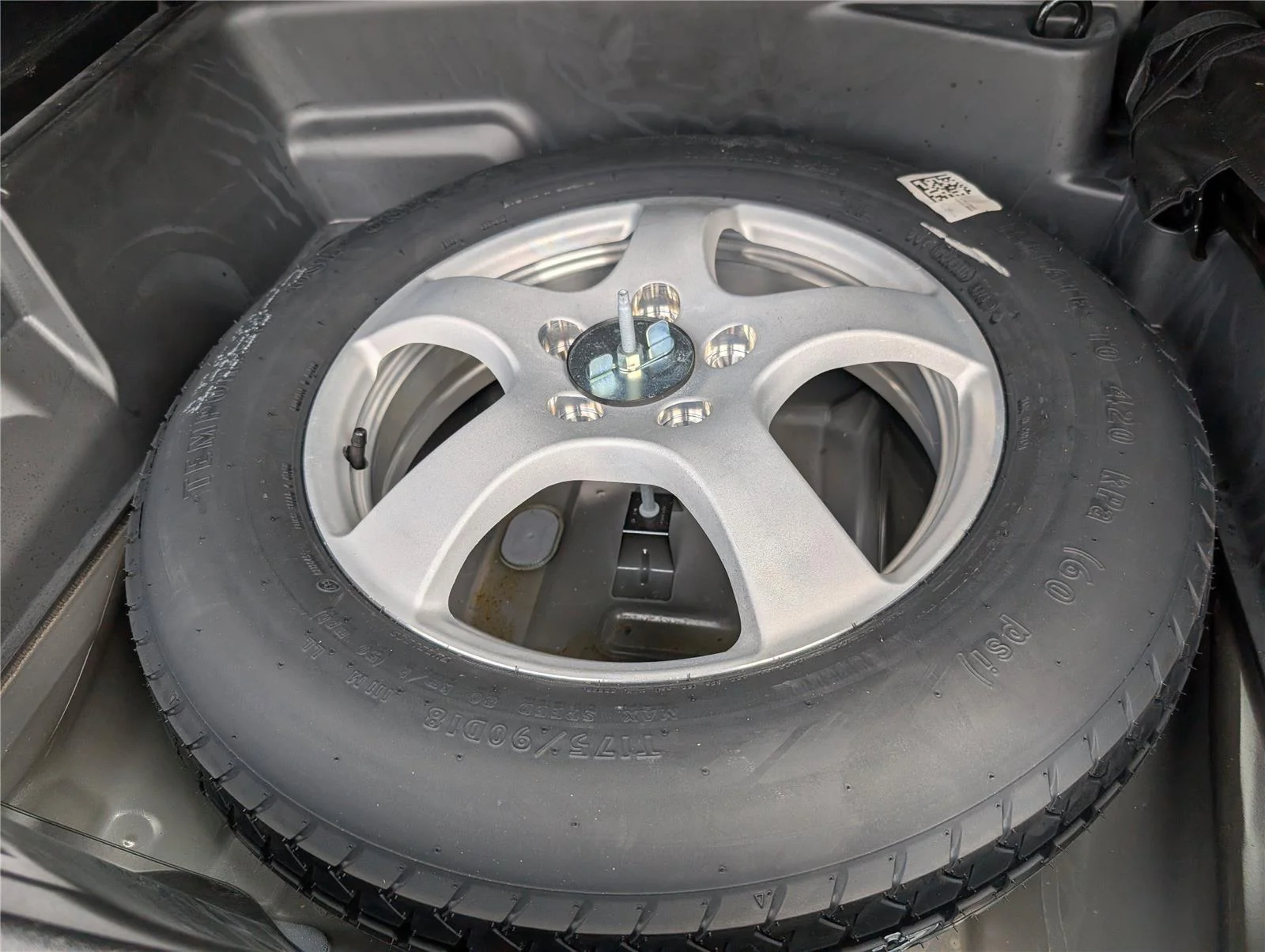 Used 2024 Diamond Black Crystal Pearlcoat Jeep Laredo image 34