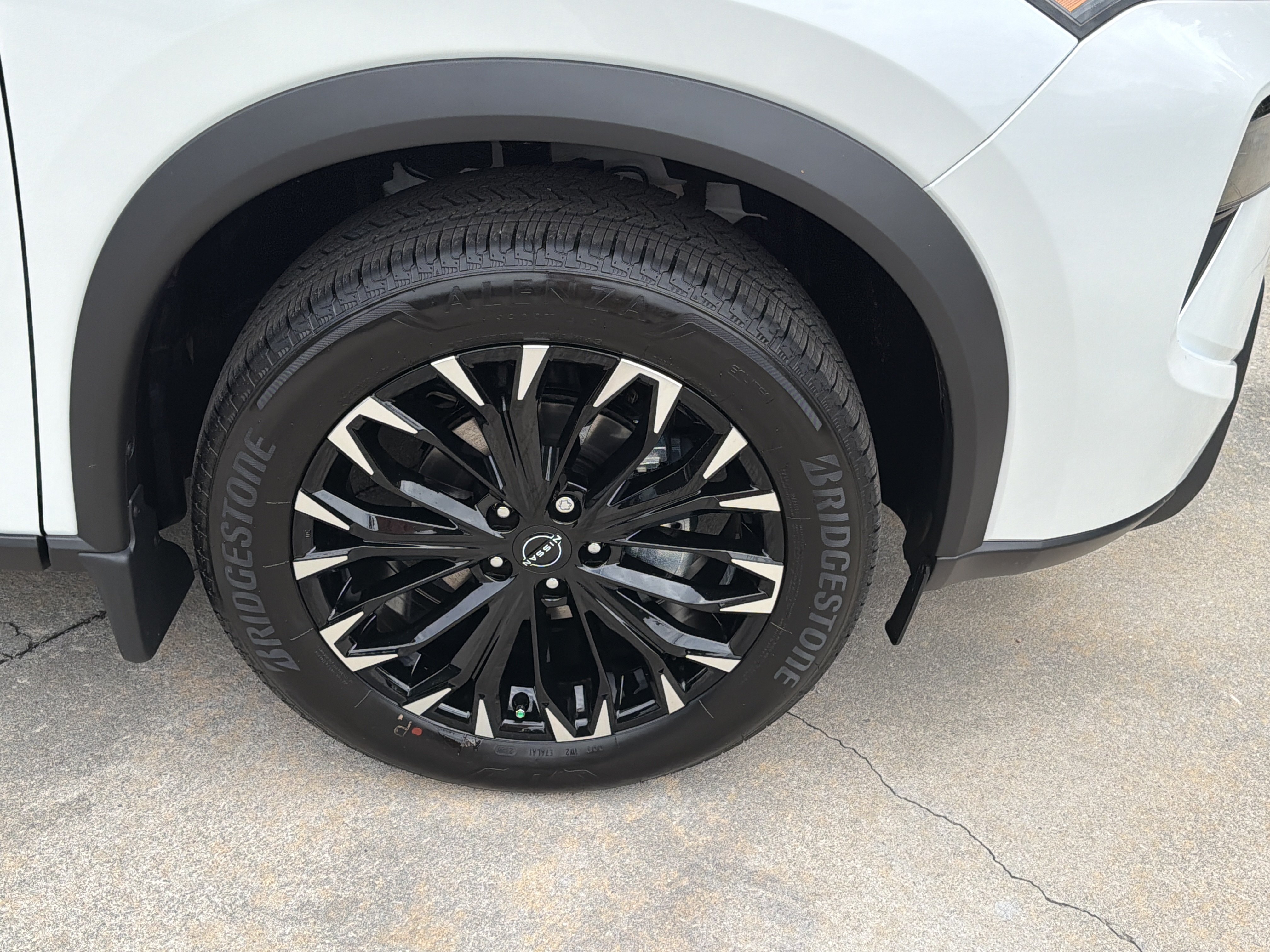 New 2026 Everest White Pearl Tricoat Nissan Dark Armor image 13