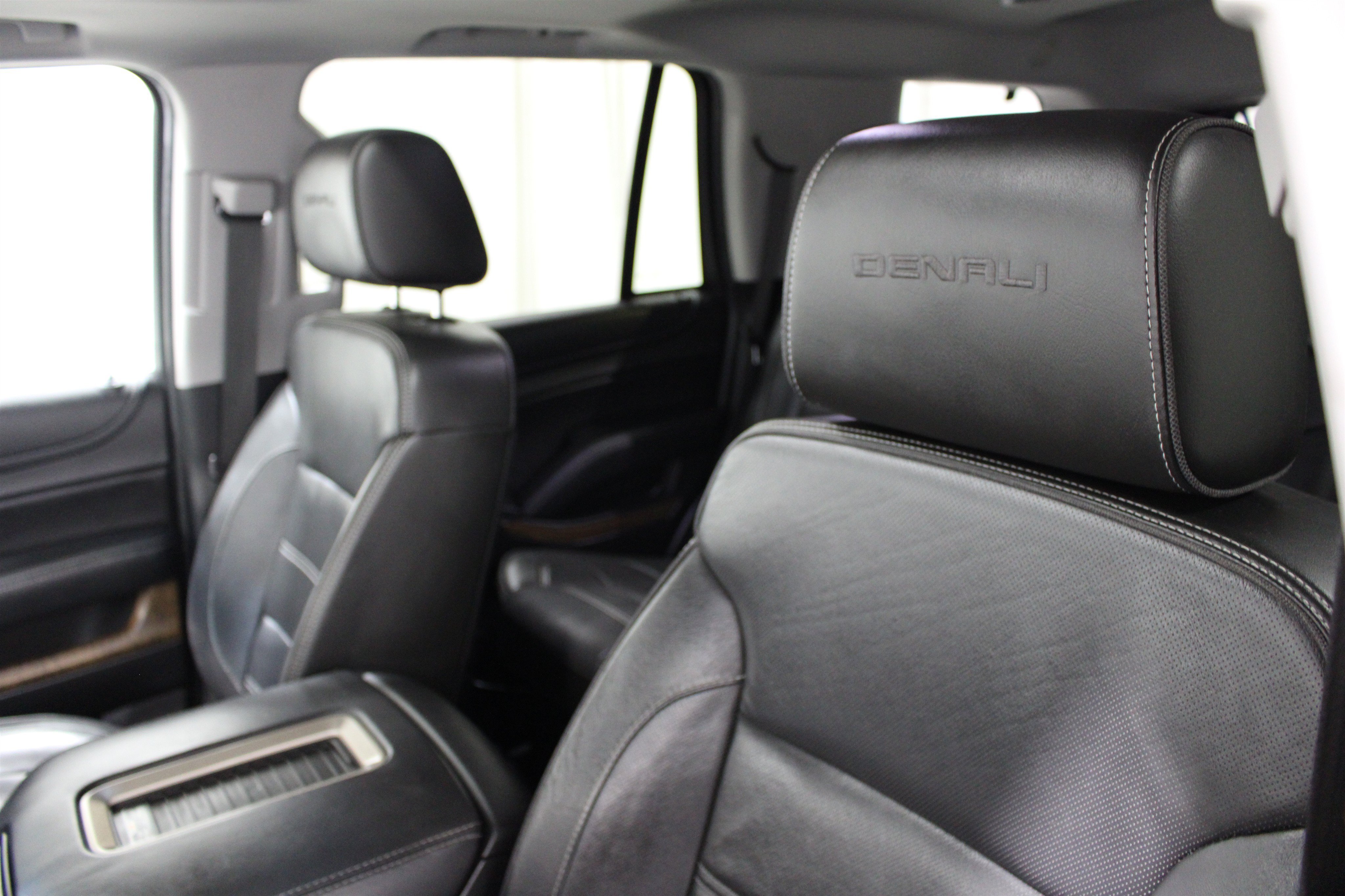Used 2018 Onyx Black GMC Denali image 4