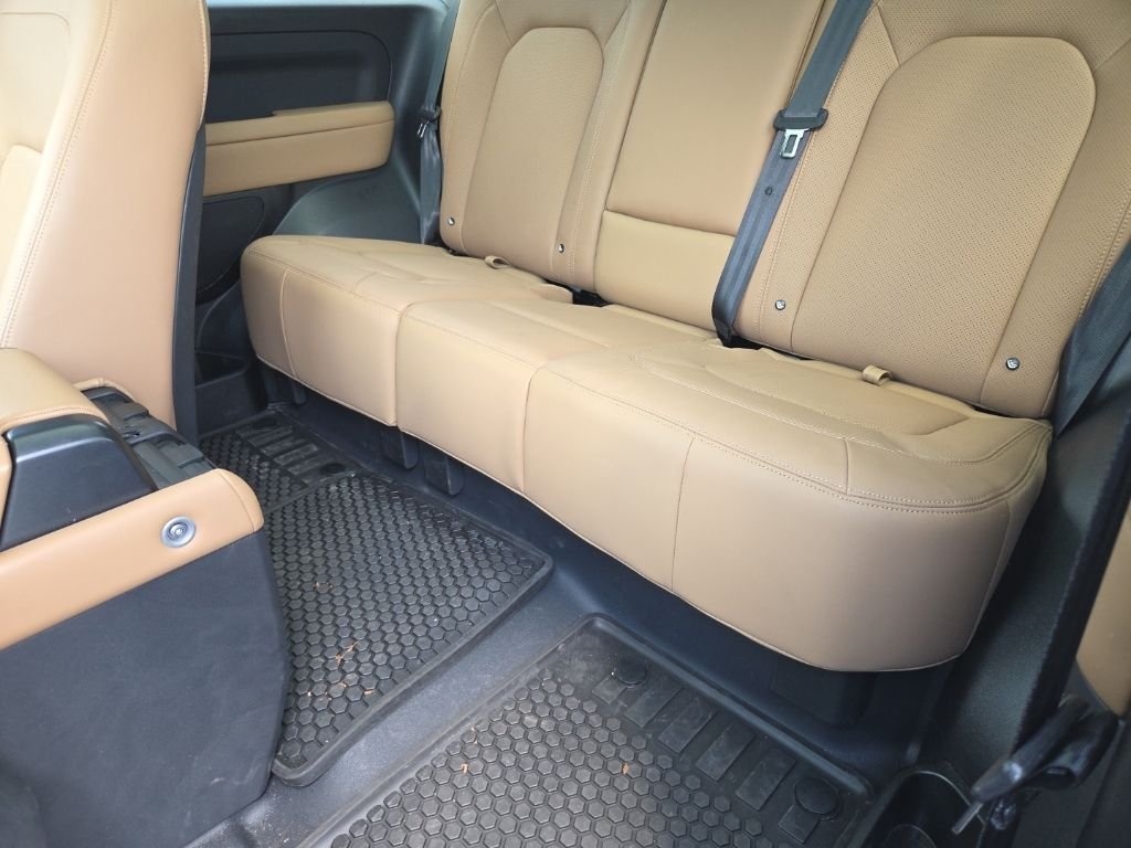 Used 2025 Santorini Black Metallic Land Rover S image 11