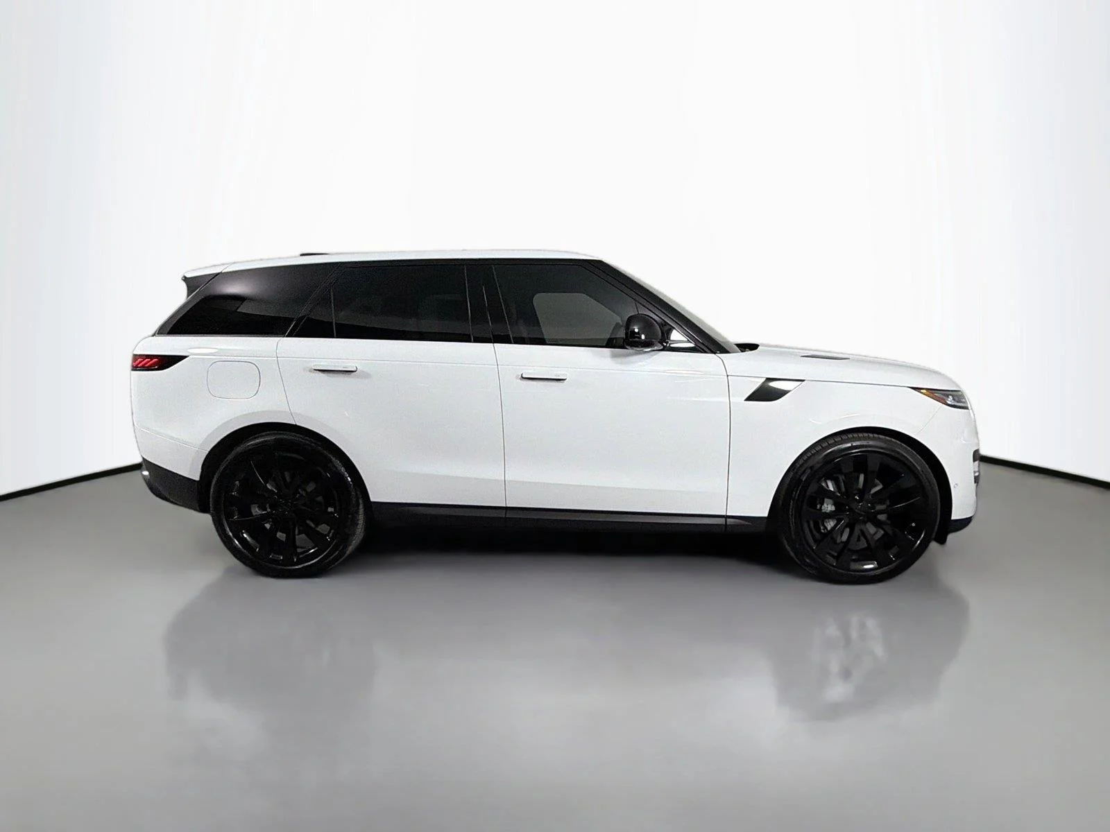 Certified Used 2026 Fuji White Land Rover SE P360 image 4