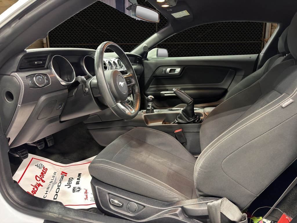 Used 2018 Oxford White Ford GT image 4