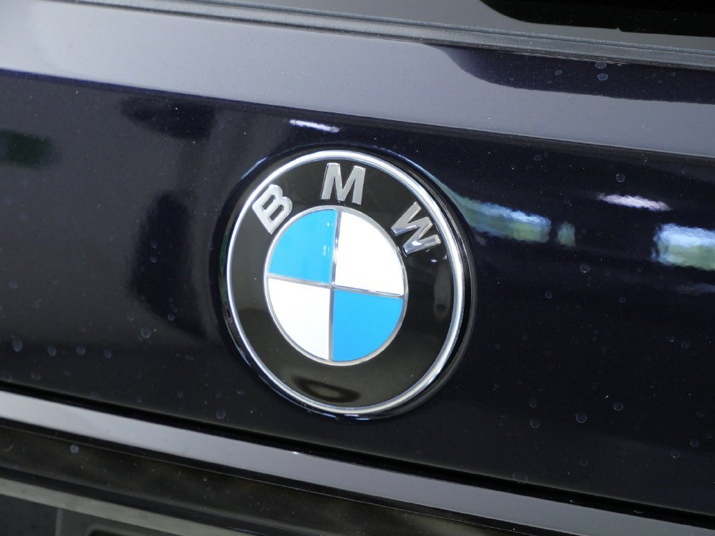 Used 2027 Black BMW xDrive40i image 12